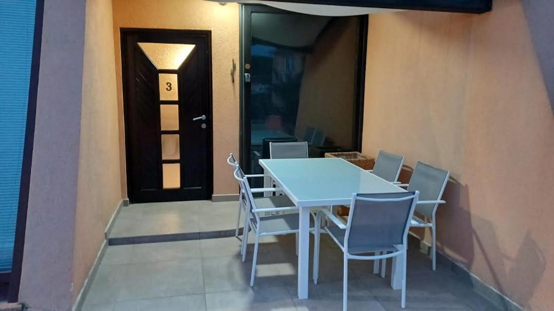 Apartmani Delas 2 Pjescana Uvala Exteriér fotografie