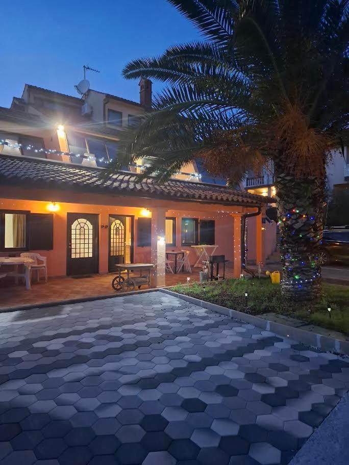 Apartmani Delas 2 Pjescana Uvala Exteriér fotografie